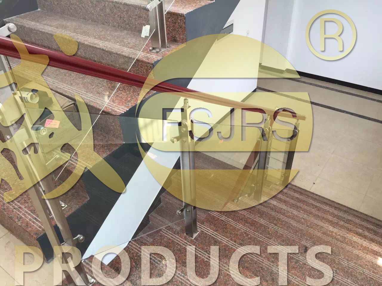 不銹鋼工程立柱鐵藝材質的造型美觀多樣